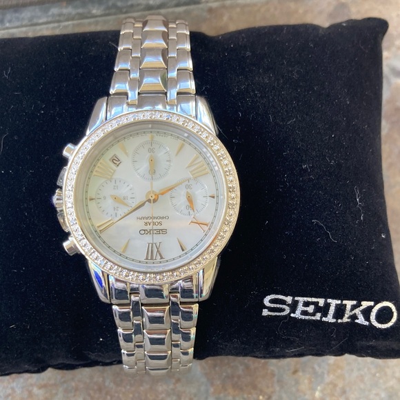 Seiko Silver & White Dismondchip/Trim Chronograph Watch